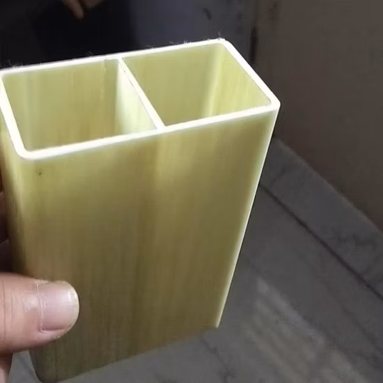 Profili compositi pultrusi in fibra di vetro e poliuretano pultruso